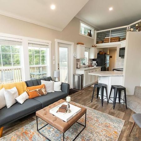 Pet Friendly Tiny House Rental With New Access To Guadalupe River Nbtx Ню Браунфелс Екстериор снимка