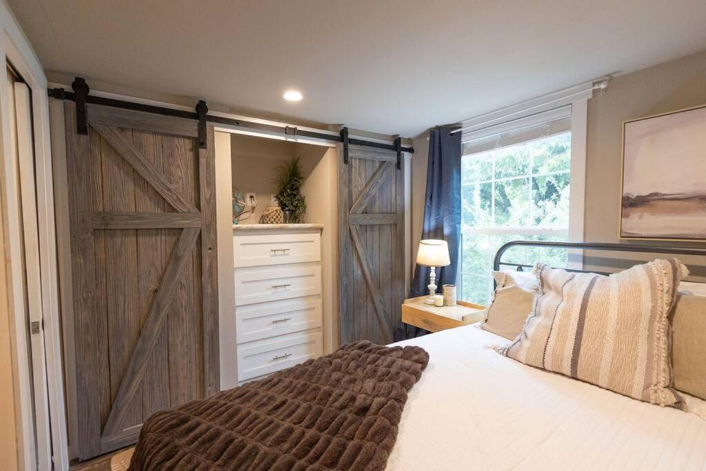 Pet Friendly Tiny House Rental With New Access To Guadalupe River Nbtx Ню Браунфелс Екстериор снимка