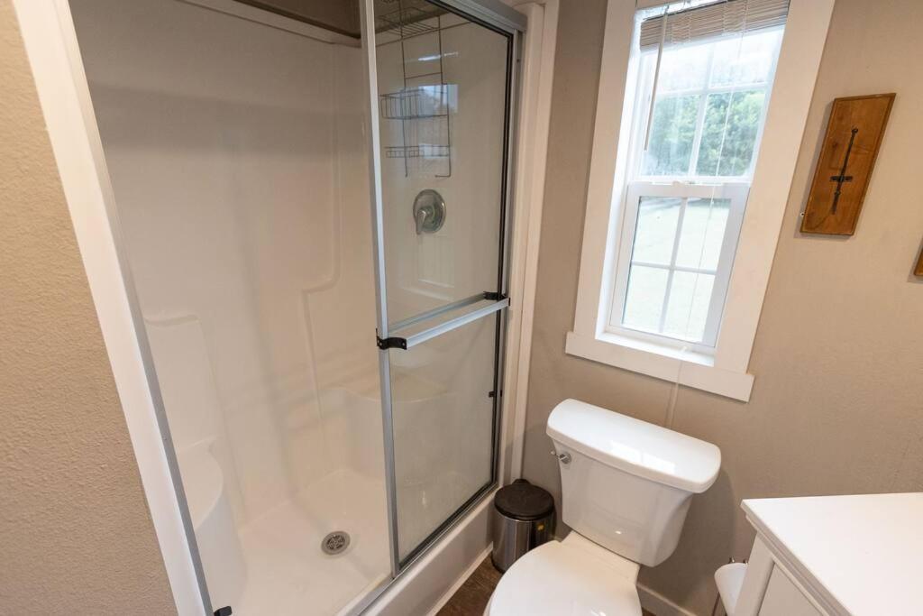 Pet Friendly Tiny House Rental With New Access To Guadalupe River Nbtx Ню Браунфелс Екстериор снимка