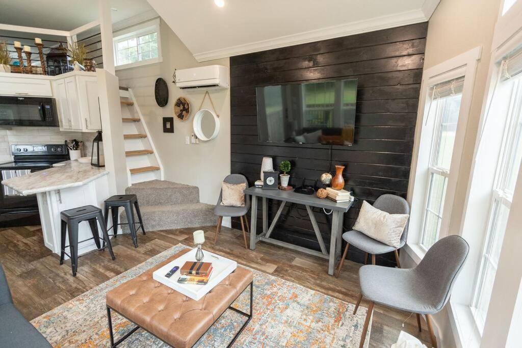 Pet Friendly Tiny House Rental With New Access To Guadalupe River Nbtx Ню Браунфелс Екстериор снимка