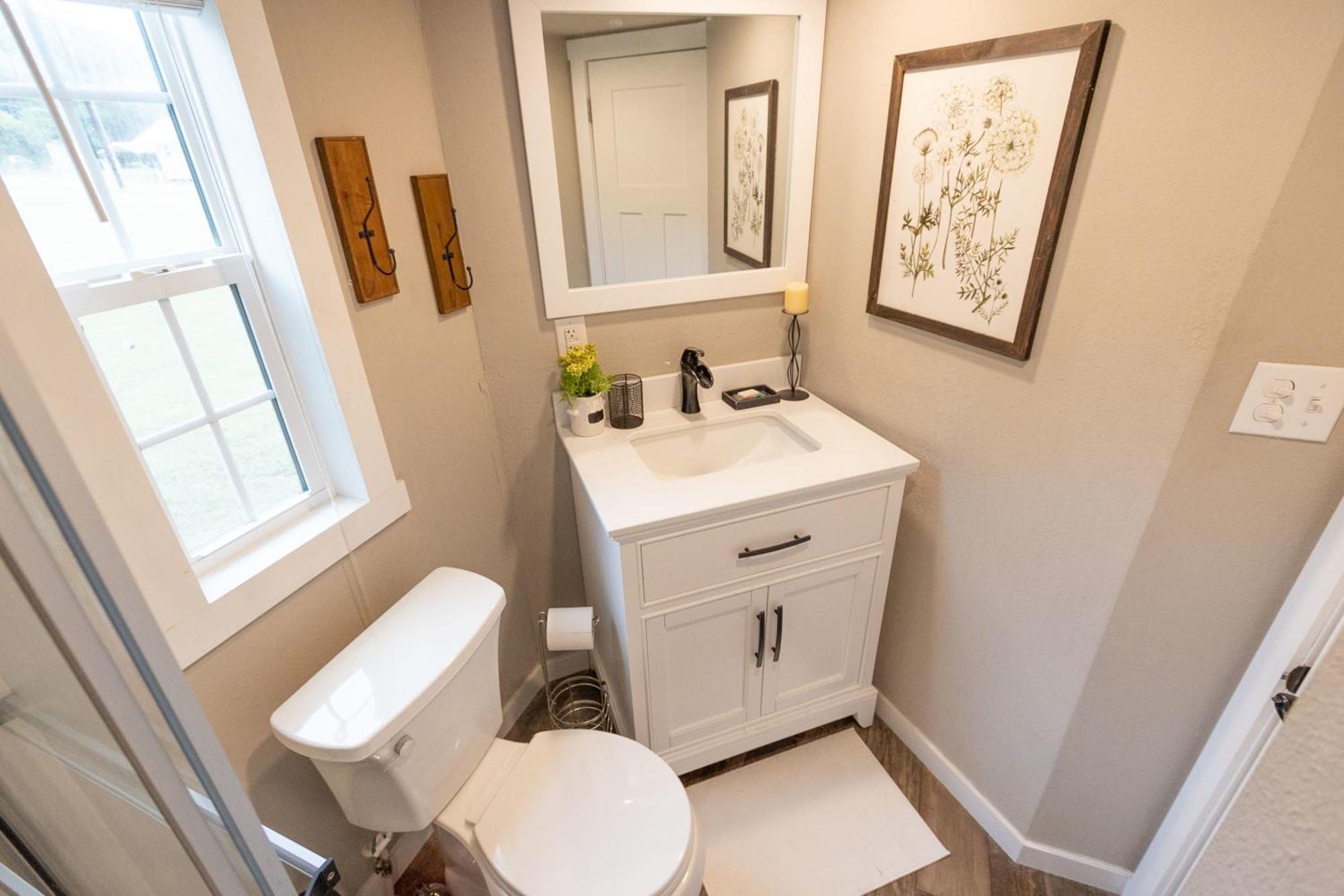 Pet Friendly Tiny House Rental With New Access To Guadalupe River Nbtx Ню Браунфелс Екстериор снимка