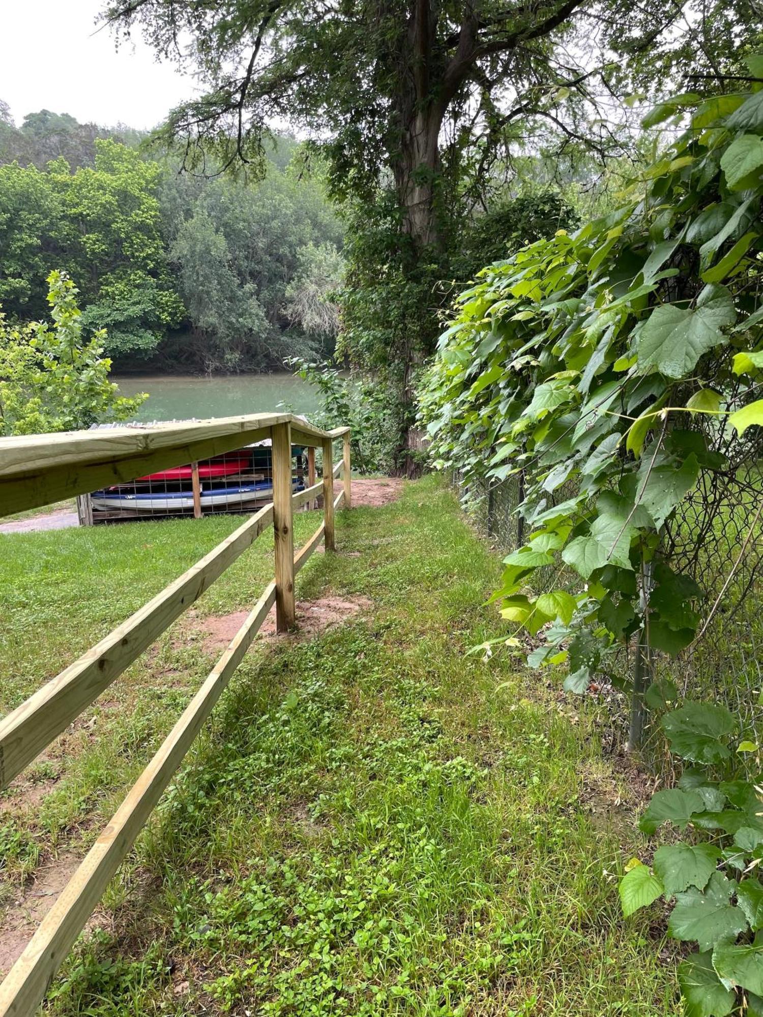 Pet Friendly Tiny House Rental With New Access To Guadalupe River Nbtx Ню Браунфелс Екстериор снимка